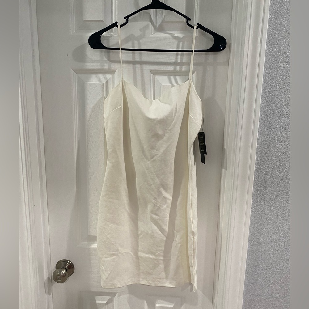 Lulus size large white cocktail dress brand new tags still on, zipper on back